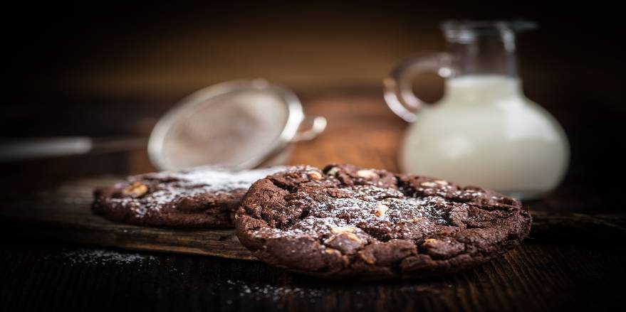 Cookies med chokolade og mælk